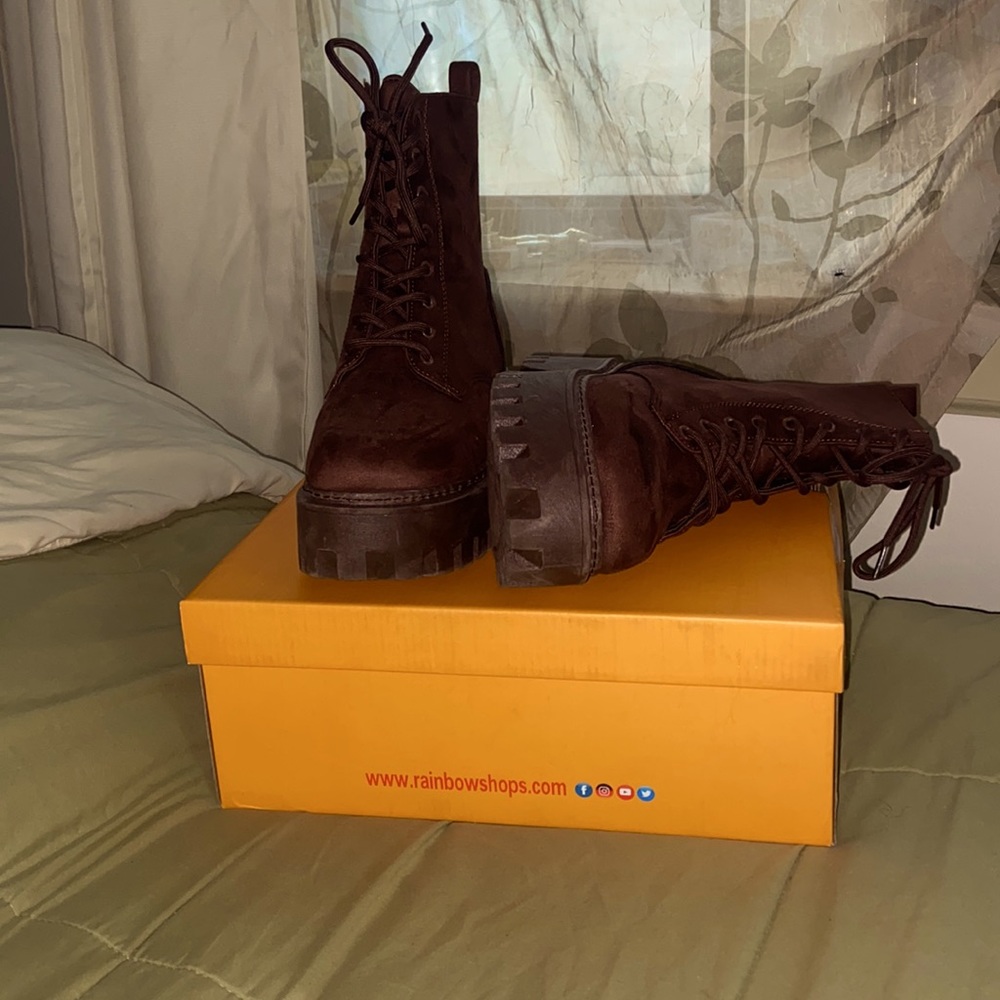 Brown Platform Above Ankle Booties🤎